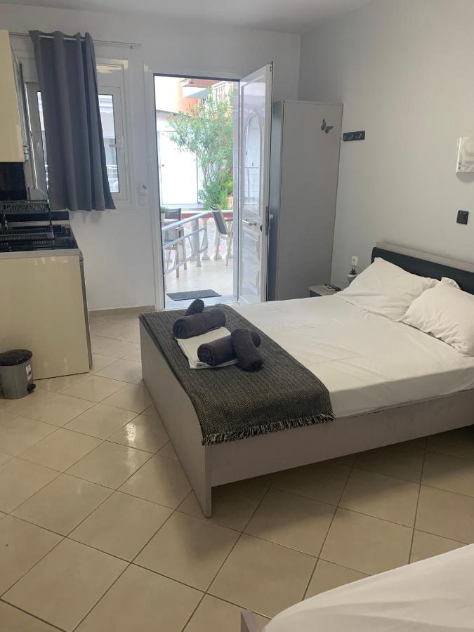 Aparthotel Petros House Sarti Esterno foto