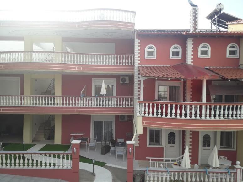 Aparthotel Petros House Sarti Esterno foto